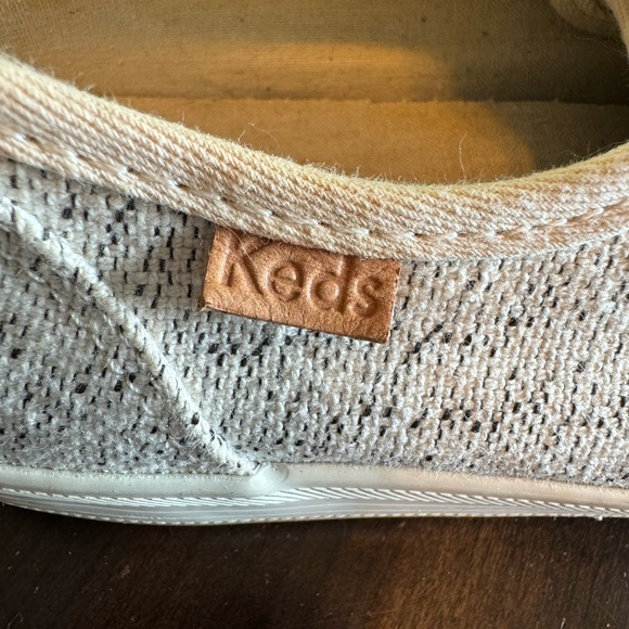 Keds Orthite canvas lace up sneakers. Size 8. Lightly worn. - Picture 3 of 7